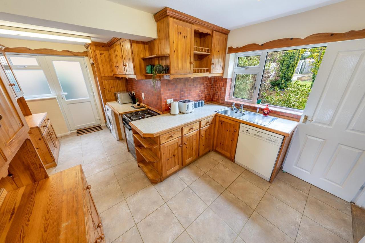 Pierocks Carver Entire House, Hot Tub & Wifi High Wycombe Luaran gambar