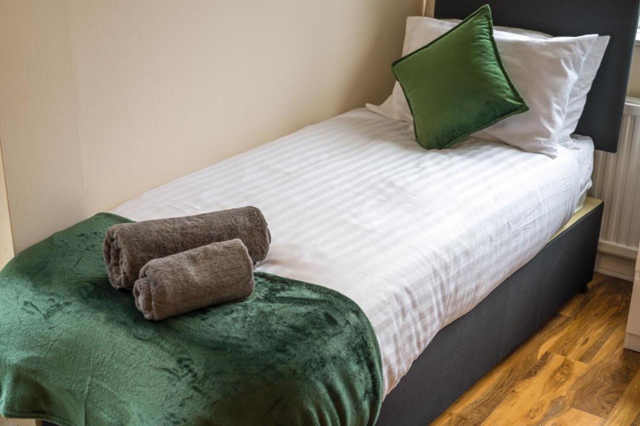 Pierocks Carver Entire House, Hot Tub & Wifi High Wycombe Luaran gambar