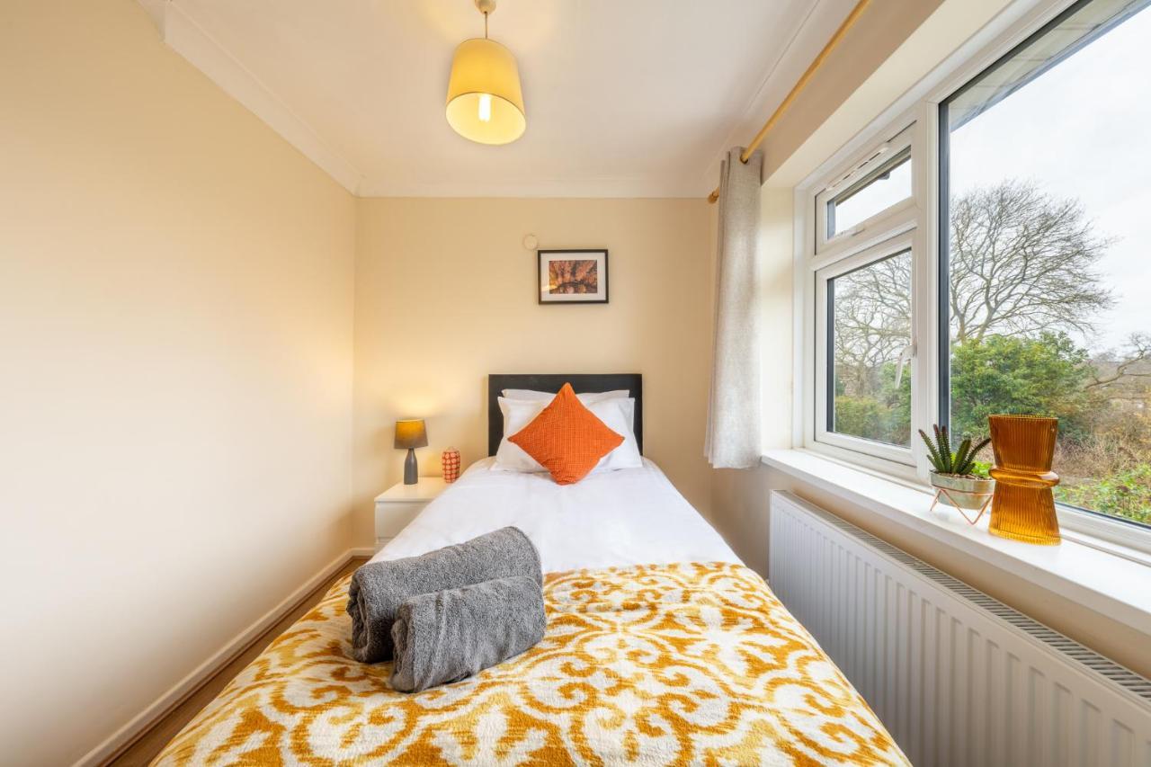 Pierocks Carver Entire House, Hot Tub & Wifi High Wycombe Luaran gambar