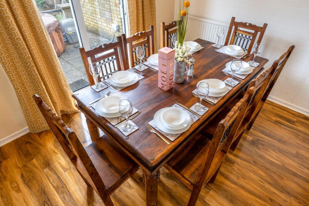 Pierocks Carver Entire House, Hot Tub & Wifi High Wycombe Luaran gambar